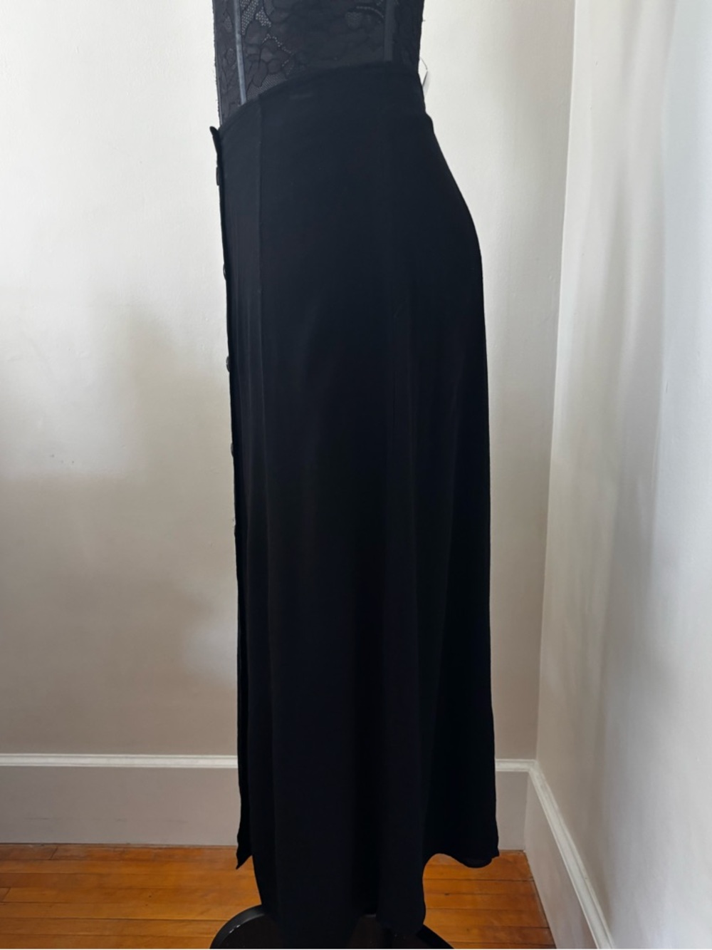 Aritzia Wilfred midi skirt - Picture 8 of 8